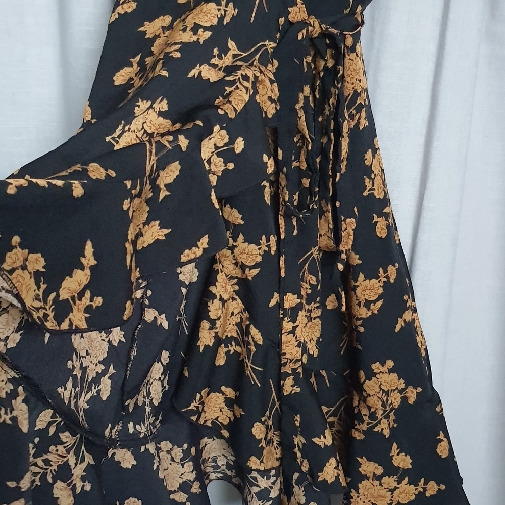 Floral Wrap Dress in Black and Golden Orange Size M - Picture 5 of 10